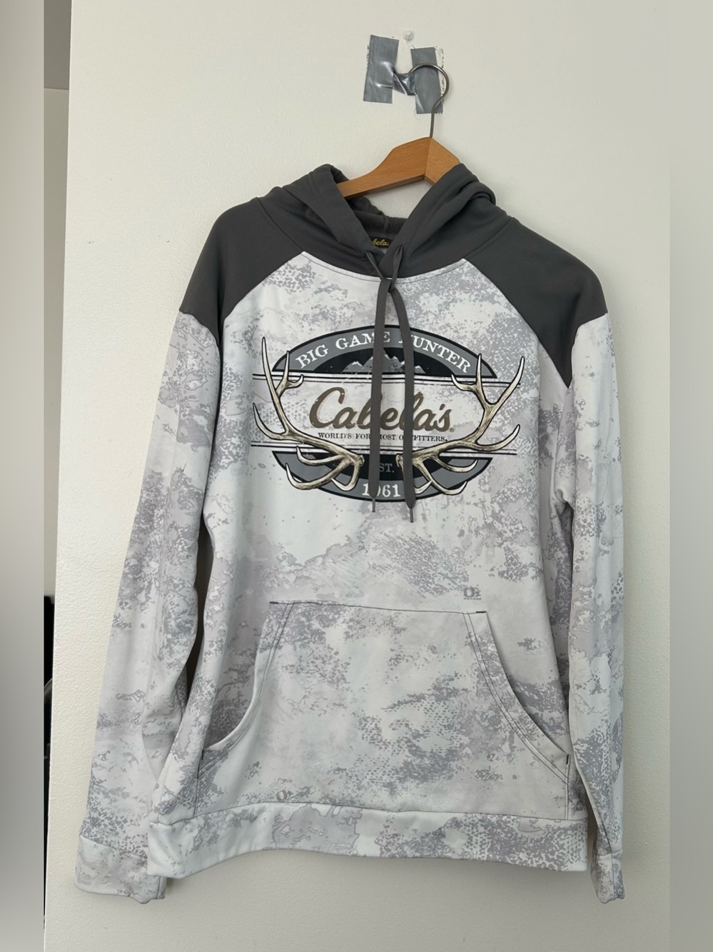 Cabela's Men's Gray Camo Hoodie - Big Game Hunter Logo (size M)